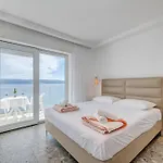 Deluxe Seaview Kennedy Ii