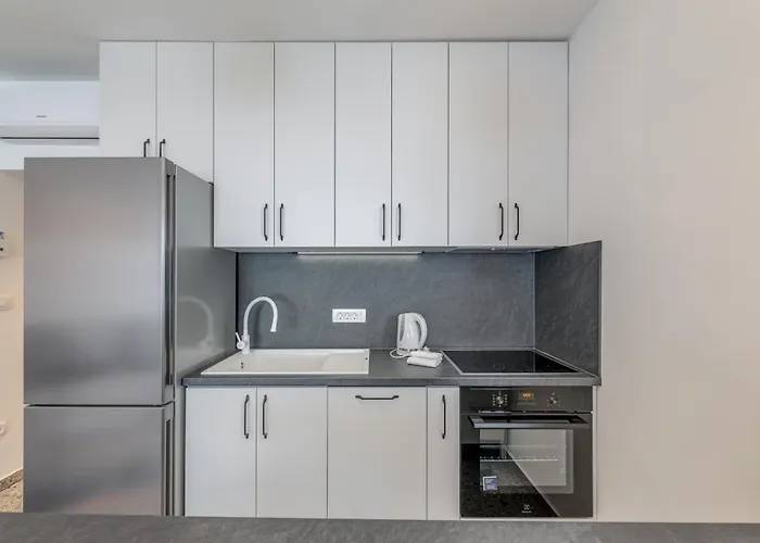 Deluxe Seaview Kennedy Ii Apartment Mimice