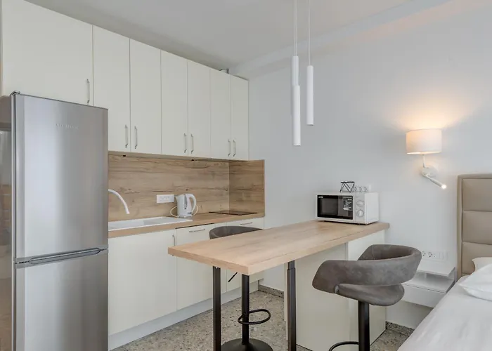 Deluxe Seaview Kennedy Ii Apartment